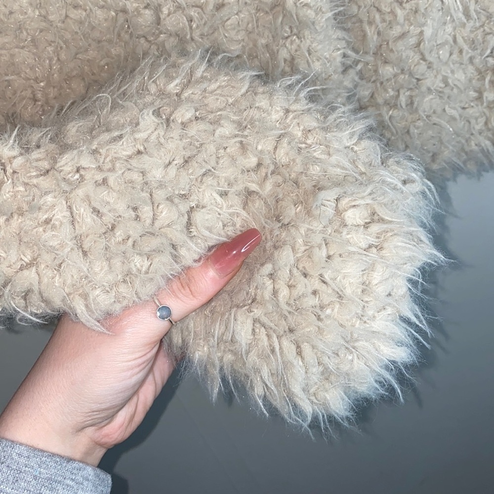 🎈The comfiest Zara cream faux fur jacket! - Picture 3 of 10